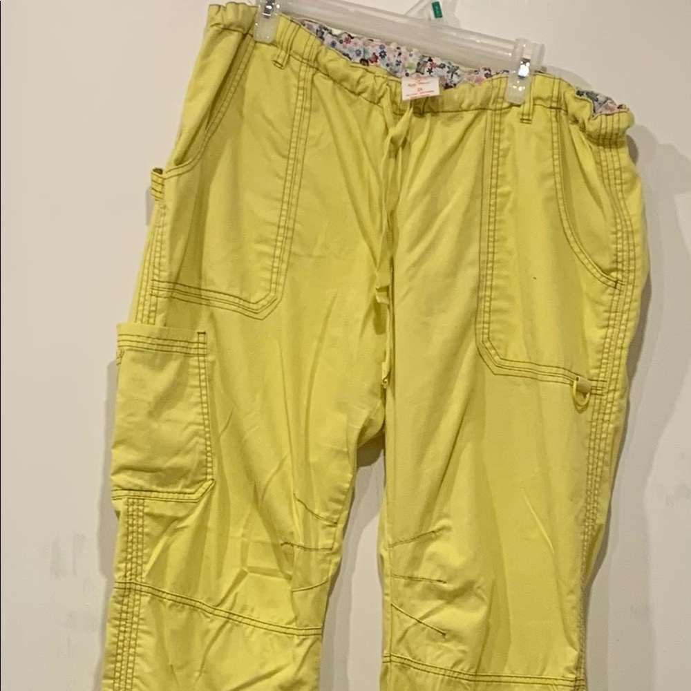 Koi Lindsey 2x yellow scrub pants